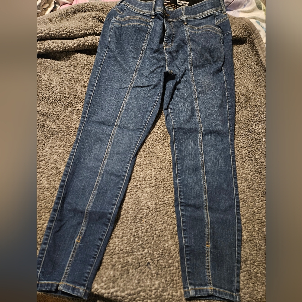 GUC TORRID 16R BOMBSHELL SKINNY JEANS